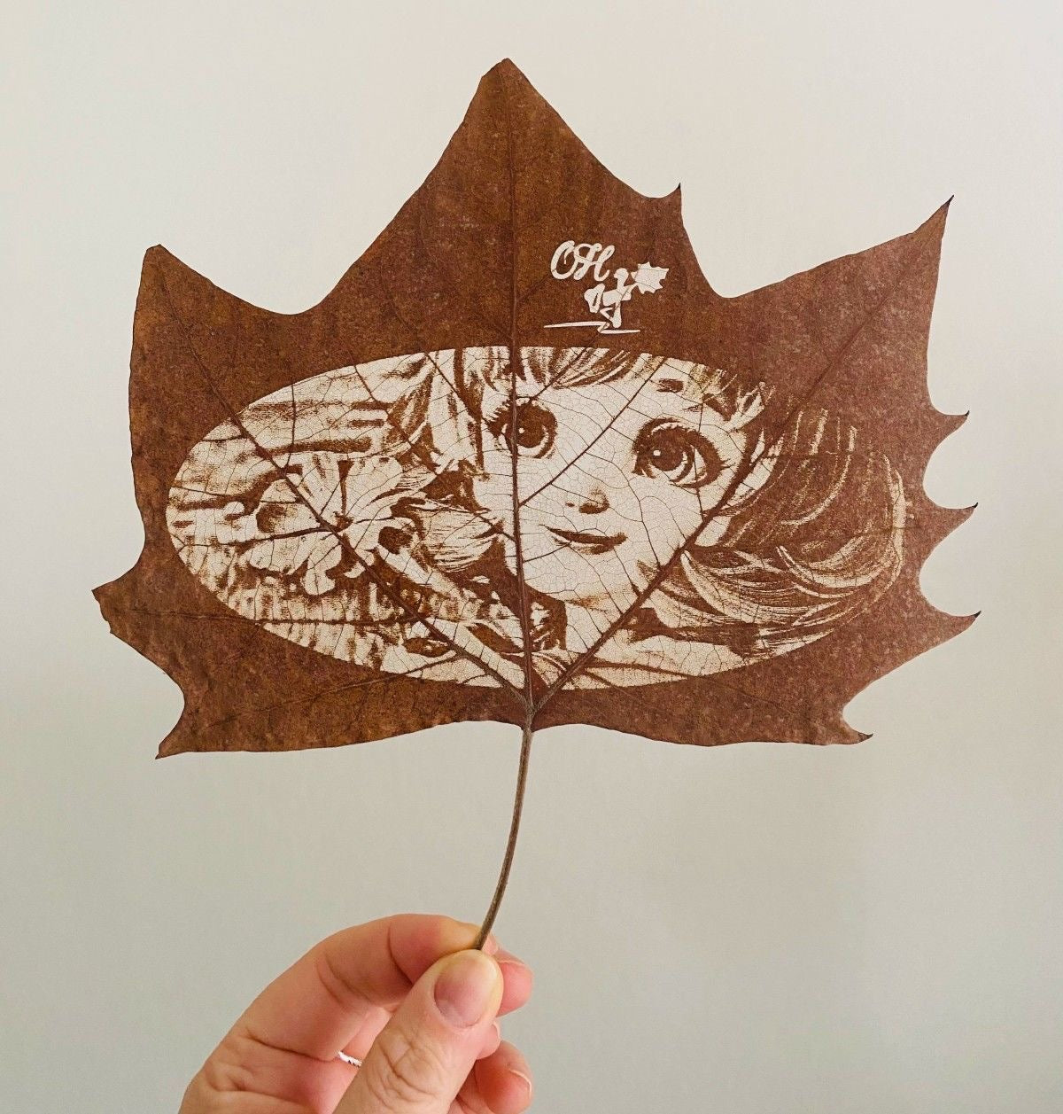 Custom Leaf Carving Artwork, Personalized Photo Engraved on Natural Platanus Leaf, Framed Souvenir Keepsake Gift